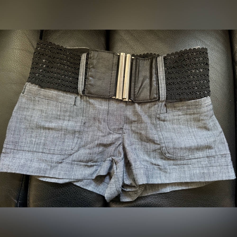 G by Guess Classic Textured Short shorts Size 26 EUC